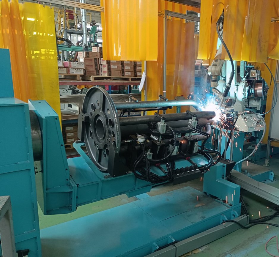 热水器主烟管机器人8轴联动焊接工作站